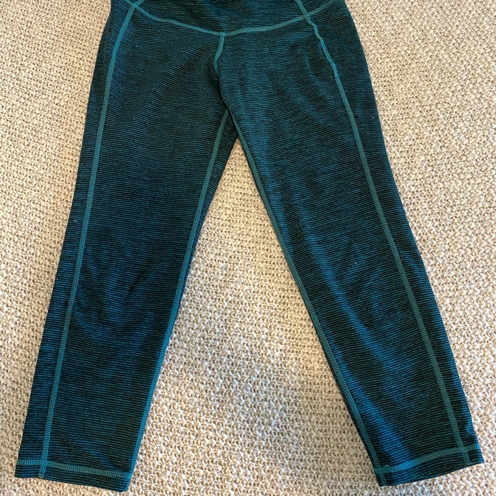 Old Navy Cropped Workout Leggings